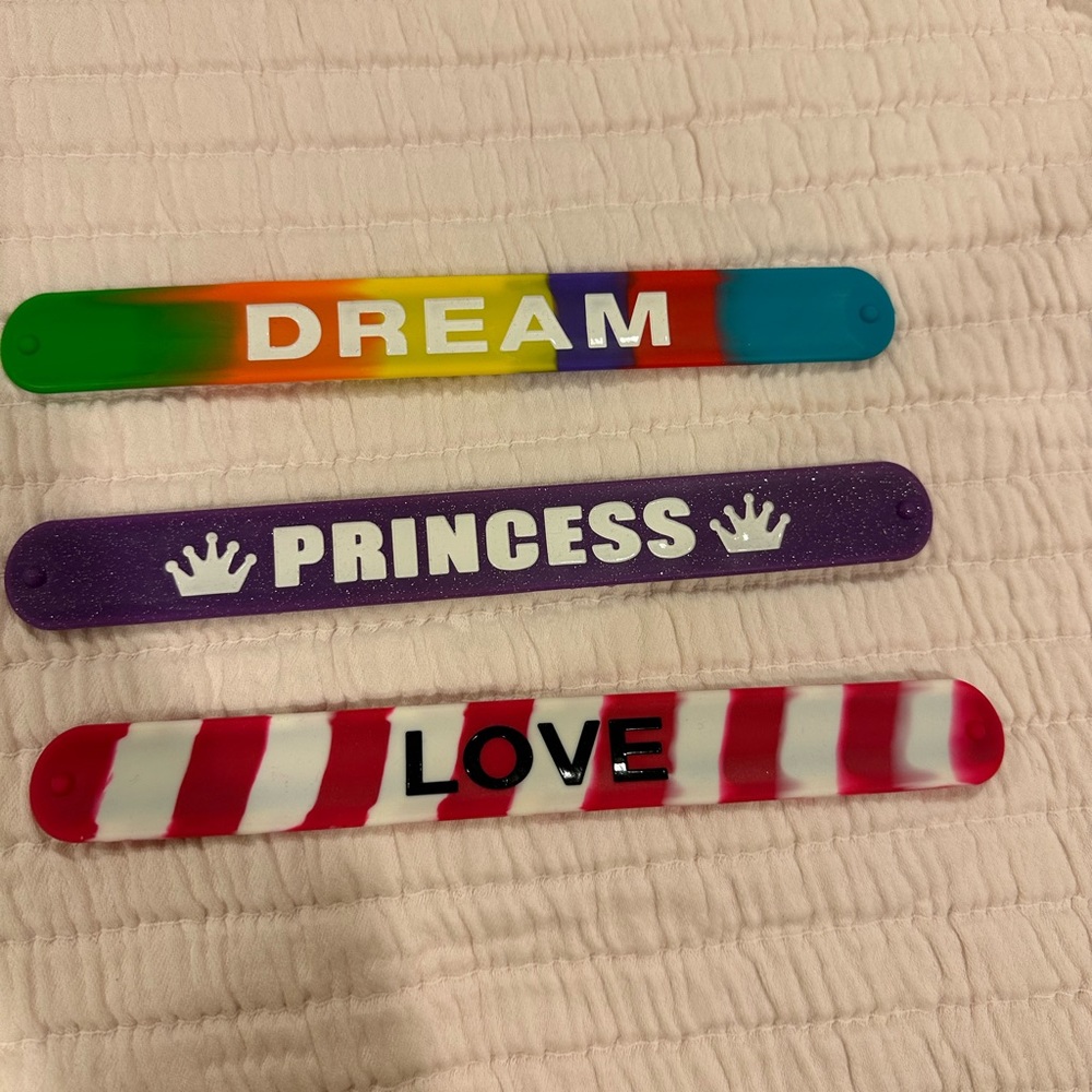 Colorful snap bracelets